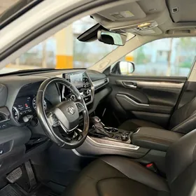 Toyota Highlander 2021