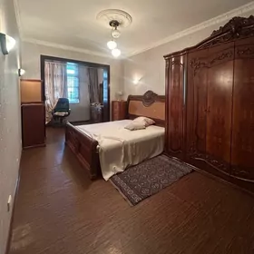 Kalinina-Mopra, 3 komnat