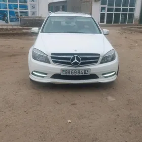 Mercedes-Benz C300 2011