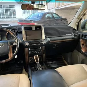 Toyota Land Cruiser Prado 2013