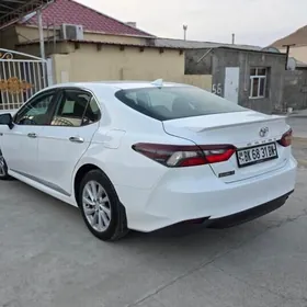 Toyota Camry 2021