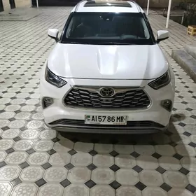 Toyota Highlander 2021