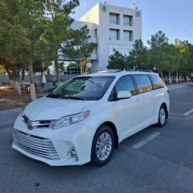 Toyota Sienna 2017