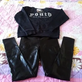 Комплект. Брюки и полувер.