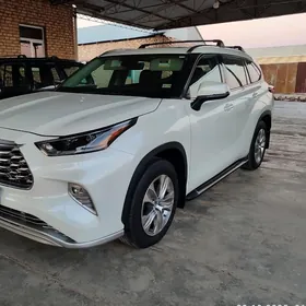Toyota Highlander 2021