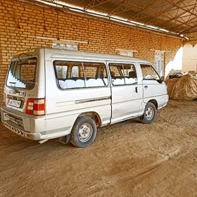 Mitsubishi Delica 2007