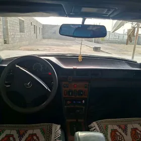 Mercedes-Benz E320 1993