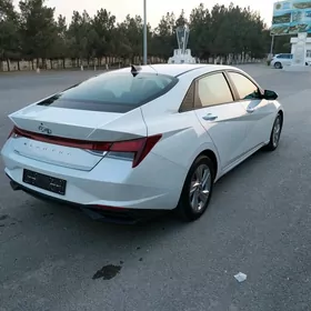 Hyundai Elantra 2022