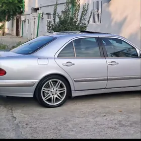 Mercedes-Benz E500 2002