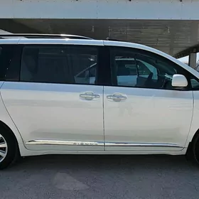 Toyota Sienna 2015