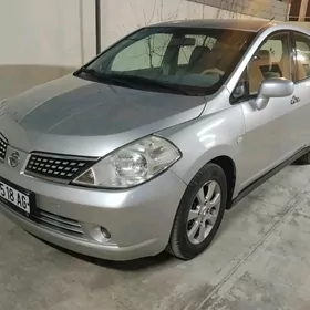 Nissan Tiida 2008