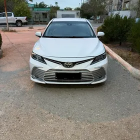 Toyota Camry 2021