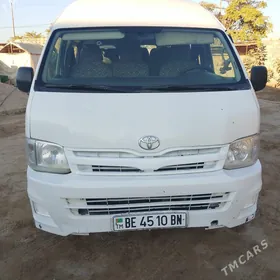 Toyota Hiace 2005