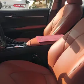 Toyota Camry Hybrid 2022