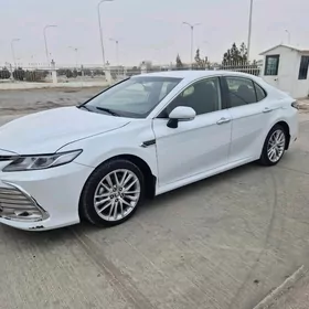 Toyota Camry 2021