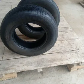 Atrezzo Sailun SH408 215.70.15