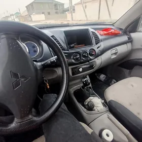 Mitsubishi L200 2008