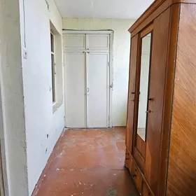 4 МКР 2 КОМ 2 ЭТАЖ АТАБАЕВА