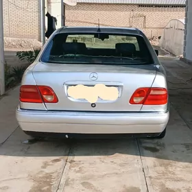 Mercedes-Benz E320 1996