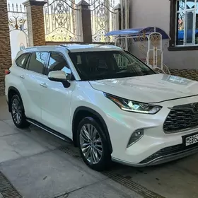 Toyota Highlander 2021