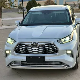 Toyota Highlander 2021