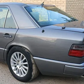 Mercedes-Benz E320 1995