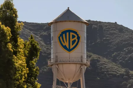 Paramount Warner Bros.-y Netflix-den kakyp almak üçin $108 mlrd teklip etdi
