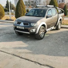 Mitsubishi L200 2010