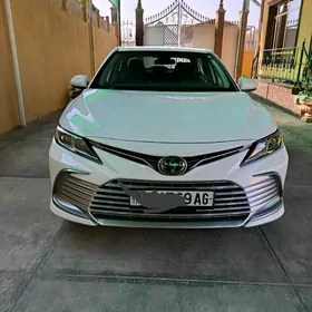 Toyota Camry 2021