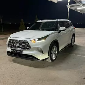 Toyota Highlander 2021