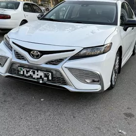 Toyota Camry 2021