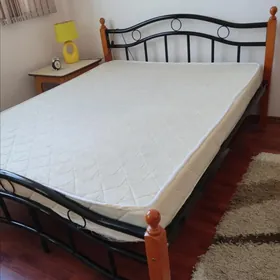 Кровать и матрас 150см