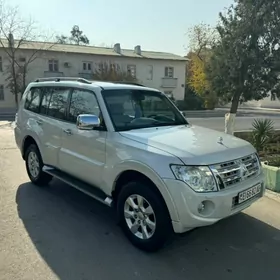 Mitsubishi Pajero 2014