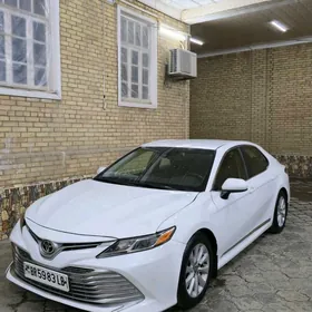 Toyota Camry 2018