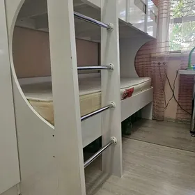 krowat dwuhyarusnaya