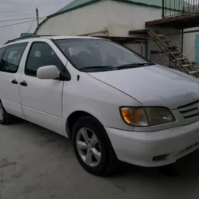Toyota Sienna 2001