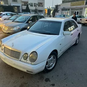 Mercedes-Benz E320 2000