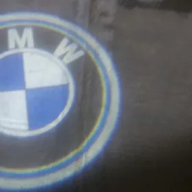 "B M W" ýazgyly gapy çyra