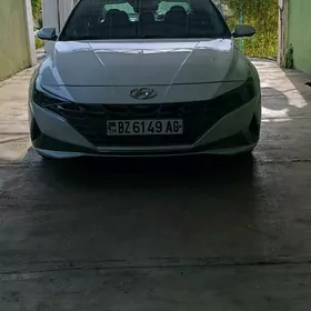 Hyundai Elantra 2022