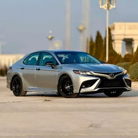 Toyota Camry 2021