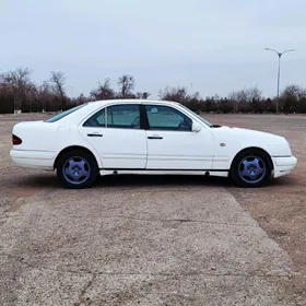 Mercedes-Benz E320 1997