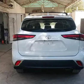 Toyota Highlander 2020