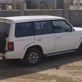 Mitsubishi Pajero 1992