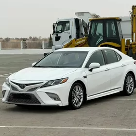 Toyota Camry 2019