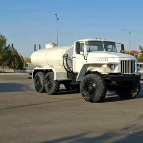 Ural 4320 1990