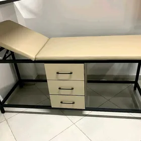 Kuşetka çekmeli.Кушетка