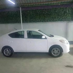 Nissan Versa 2013