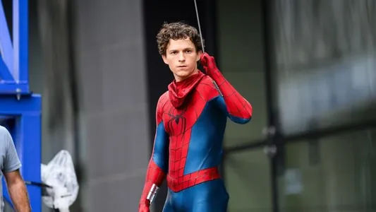 Tom Holland bilen «Möý adam 4» filmi düşürilip tamamlandy