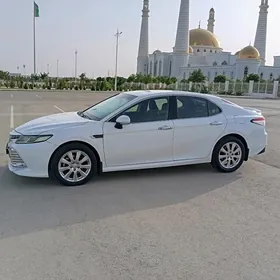 Toyota Camry 2019