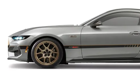 Ford доработает Mustang и сделает его мощнее на 300 лошадиных сил